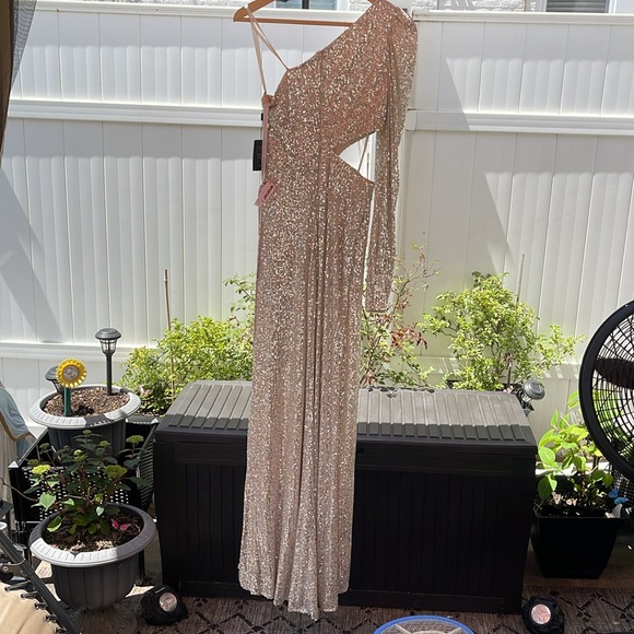 Ieena X Mac Duggal - Silver Sequined One Shoulder Cut Out Gown - Picture 10 of 17